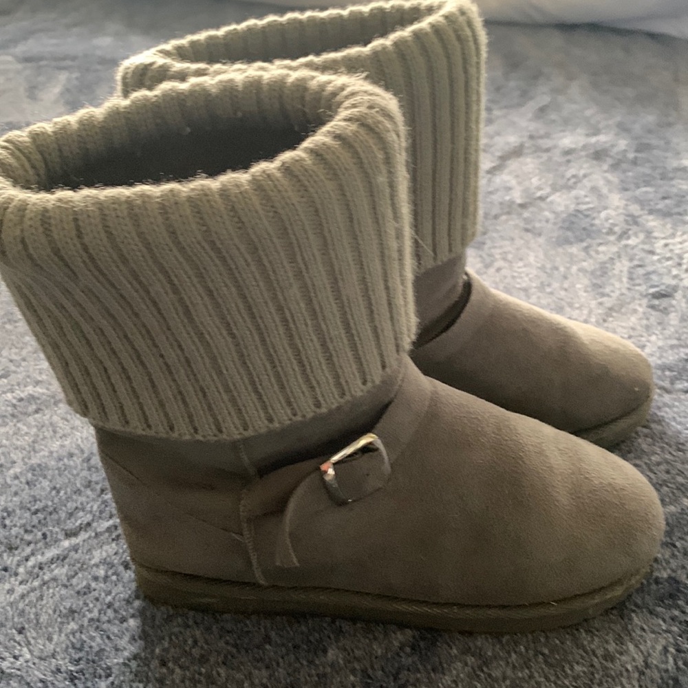 Women’s cozy boots